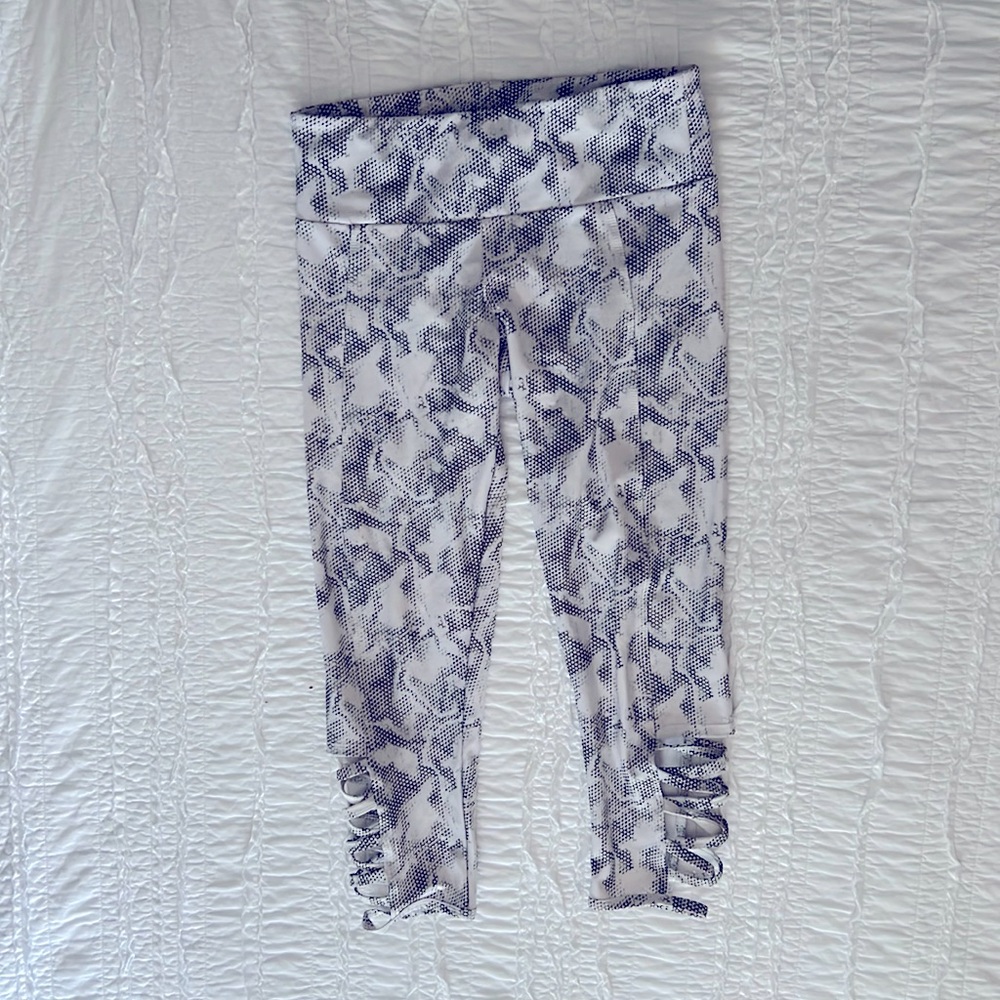 EUC Onzie crop mid-calf leggings 🖤🤍